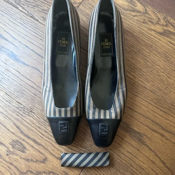 Classic Fendi heeled flats & barrette set - Picture 1 of 5